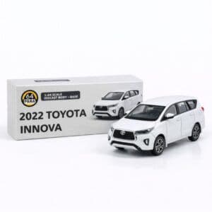 PARA64 Toyota Innova 2022 – Super White Pearl | 1:64 Scale Official Die-Cast MPV Model